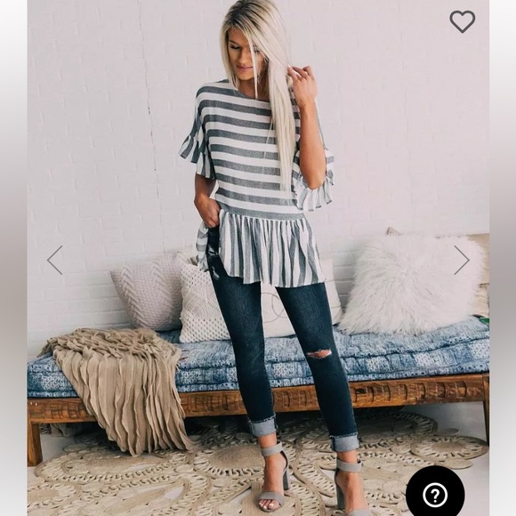 New Fantastic Fawn Grey White Striped Ruffle Top SZ MEDIUM - Picture 2 of 5